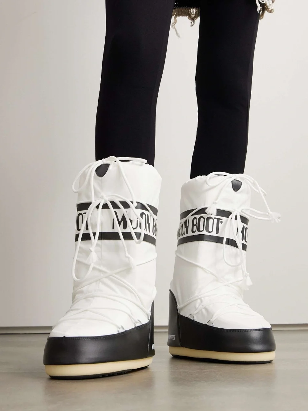 MOON BOOT ICON BLACK RUBBER BOOT White & Black Icon Nylon Boots USL 10/11,5